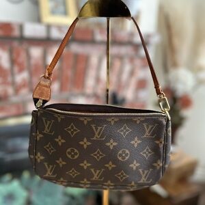 Louis Vuitton‎ Monogram Pochette Accessoires – Good Condition